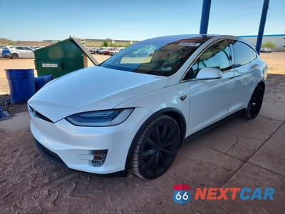 2018 TESLA MODEL X 5YJXCBE23JF140588 - główne zdjęcie licytacji z USA - miniatura