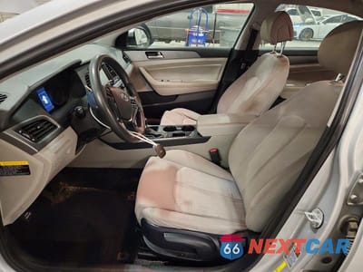 Zdjęcie 7 z 12 samochodu: 2017 HYUNDAI SONATA HYBRID SE VIN:KMHE24L15HA054567 - miniatura