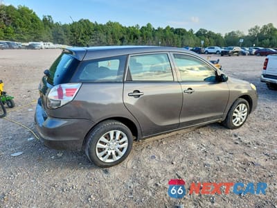 Trzecie zdjęcie samochodu z tyłu: 2006 TOYOTA MATRIX BASE VIN:2T1LR30E26C553960 - miniatura