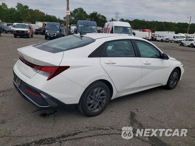 Trzecie zdjęcie samochodu z tyłu: 2024 HYUNDAI ELANTRA SEL VIN:KMHLM4DG5RU676168 - miniatura