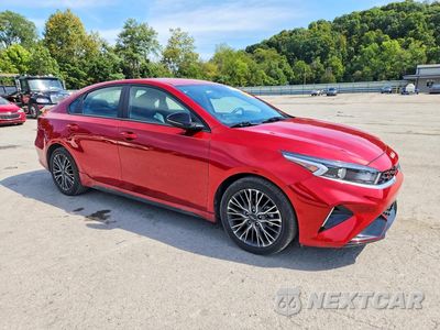 Czwarte zdjęcie samochodu z boku: 2024 KIA FORTE GT LINE VIN:3KPF54AD4RE748291 - miniatura