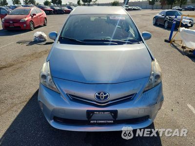 Piąte zdjęcie samochodu w środku: 2013 TOYOTA PRIUS V THREE VIN:JTDZN3EU7D3240169 - miniatura