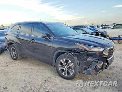 Czwarte zdjęcie samochodu z boku: 2022 TOYOTA HIGHLANDER XLE VIN:5TDGZRAH2NS125728 - miniatura