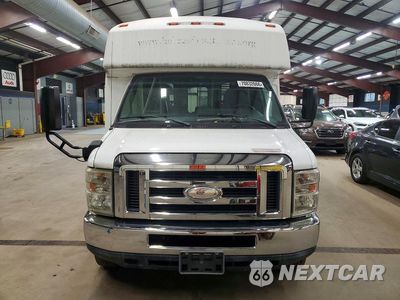 Piąte zdjęcie samochodu w środku: 2013 FORD E-350 SHUTTLE BUS VIN:1FDEE3FS7FDA05078 - miniatura