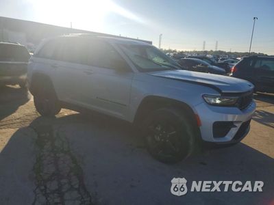 Czwarte zdjęcie samochodu z boku: 2024 JEEP GRAND CHEROKEE LAREDO VIN:1C4RJHAG2RC236093 - miniatura