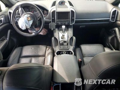 Zdjęcie 8 z 13 samochodu: 2013 PORSCHE CAYENNE VIN:WP1AF2A22DLA40114 - miniatura