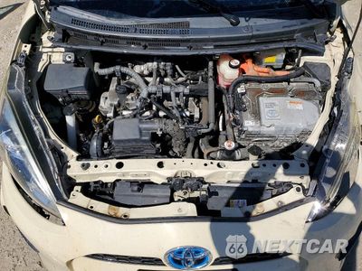 Zdjęcie 11 z 13 samochodu: 2018 TOYOTA PRIUS C TWO VIN:JTDKDTB34J1605446 - miniatura