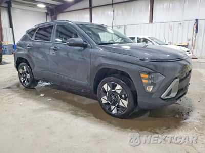 Czwarte zdjęcie samochodu z boku: 2025 HYUNDAI KONA SEL VIN:KM8HCCAB8SU294539 - miniatura