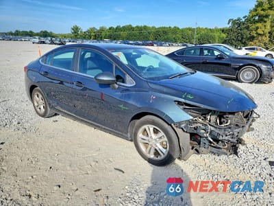 Czwarte zdjęcie samochodu z boku: 2017 CHEVROLET CRUZE LT VIN:1G1BE5SM8H7139456 - miniatura