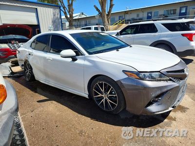 Czwarte zdjęcie samochodu z boku: 2021 TOYOTA CAMRY SE VIN:4T1G11AK9MU540121 - miniatura