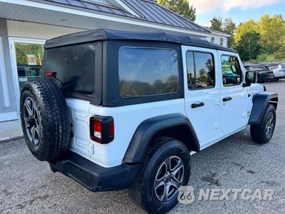 Czwarte zdjęcie samochodu z boku: 2018 JEEP WRANGLER UNLIMITED SPORT VIN:1C4HJXDG6JW168157 - miniatura