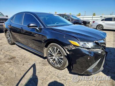 Czwarte zdjęcie samochodu z boku: 2020 TOYOTA CAMRY SE VIN:4T1G11AK7LU987853 - miniatura