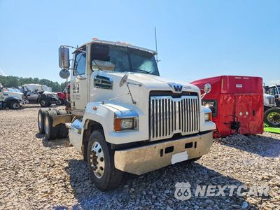 Czwarte zdjęcie samochodu z boku: 2014 4700 - SEMI TRUCK VIN:5KJJAVDV1EPFH9925 - miniatura