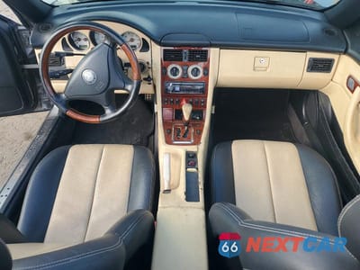 Zdjęcie 8 z 12 samochodu: 2003 MERCEDES-BENZ SLK 320 VIN:WDBKK65F63F286651 - miniatura
