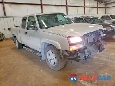 Czwarte zdjęcie samochodu z boku: 2005 CHEVROLET SILVERADO K1500 VIN:1GCEK19B35E241250 - miniatura