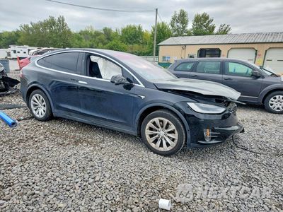 Czwarte zdjęcie samochodu z boku: 2018 TESLA MODEL X VIN:5YJXCDE28JF142395 - miniatura