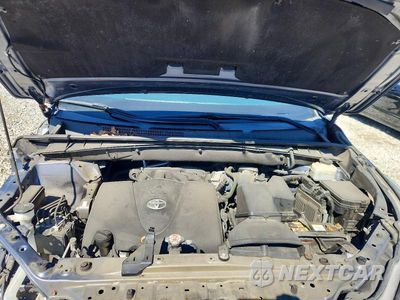 Zdjęcie 12 z 14 samochodu: 2018 TOYOTA HIGHLANDER LE VIN:5TDBZRFH4JS876844 - miniatura