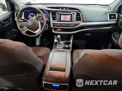 Zdjęcie 8 z 13 samochodu: 2019 TOYOTA HIGHLANDER LE VIN:5TDBZRFH0KS707986 - miniatura