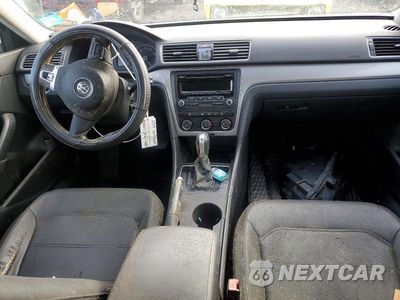 Zdjęcie 8 z 12 samochodu: 2014 VOLKSWAGEN PASSAT S VIN:1VWAT7A39EC099689 - miniatura