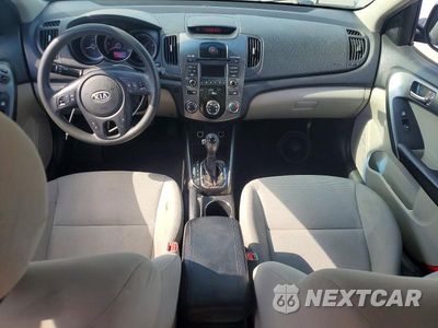 Zdjęcie 8 z 12 samochodu: 2013 KIA FORTE EX VIN:KNAFU4A20D5724069 - miniatura