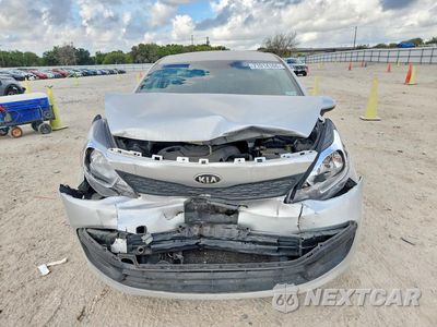 Piąte zdjęcie samochodu w środku: 2015 KIA RIO LX VIN:KNADM4A30F6528002 - miniatura