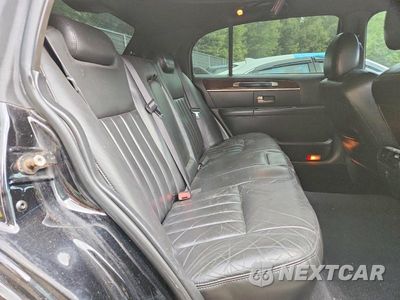Zdjęcie 10 z 12 samochodu: 2006 LINCOLN TOWN CAR EXECUTIVE L VIN:1LNHM84W26Y645971 - miniatura