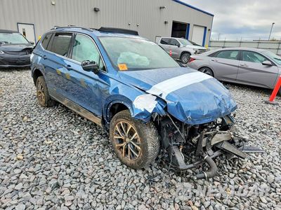 Czwarte zdjęcie samochodu z boku: 2019 VOLKSWAGEN TIGUAN SE VIN:3VV2B7AXXKM188115 - miniatura