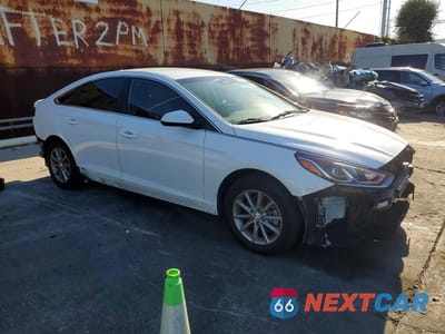 Czwarte zdjęcie samochodu z boku: 2019 HYUNDAI SONATA SE VIN:5NPE24AF4KH795683 - miniatura