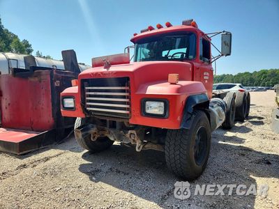 1997 MACK RD688S DUMP TRUCK 1M2P267C0VM033295 - główne zdjęcie licytacji z USA - miniatura