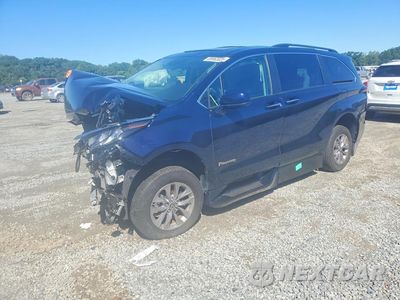 2024 TOYOTA SIENNA XLE 5TDJRKEC5RS213108 - główne zdjęcie licytacji z USA - miniatura