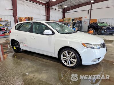 Czwarte zdjęcie samochodu z boku: 2013 KIA FORTE5 SX VIN:KNAFW5A30D5681846 - miniatura