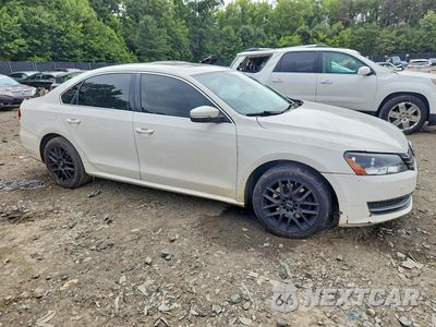 Czwarte zdjęcie samochodu z boku: 2013 VOLKSWAGEN PASSAT SE VIN:1VWBP7A34DC095606 - miniatura