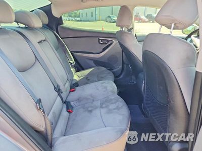 Zdjęcie 10 z 12 samochodu: 2012 HYUNDAI ELANTRA GLS VIN:5NPDH4AE7CH080156 - miniatura
