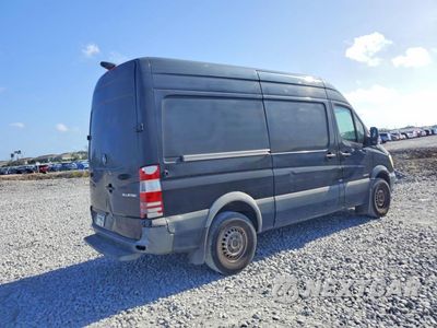 Trzecie zdjęcie samochodu z tyłu: 2014 MERCEDES-BENZ SPRINTER 2500 DELIVERY VAN VIN:WD3PE7CC2E5872814 - miniatura