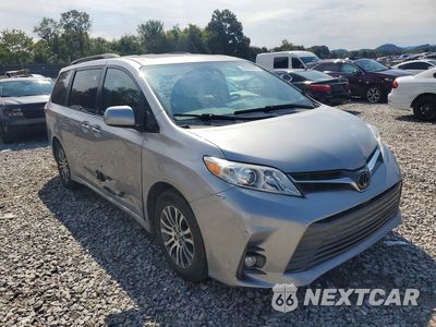 Czwarte zdjęcie samochodu z boku: 2018 TOYOTA SIENNA XLE 8-PASSENGER VIN:5TDYZ3DC9JS931786 - miniatura