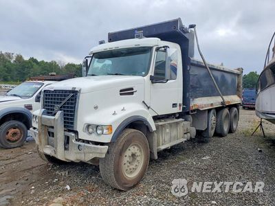 2016 VOLVO VHD 4V5K99EH7GN923008 - główne zdjęcie licytacji z USA - miniatura