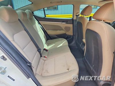Zdjęcie 10 z 12 samochodu: 2019 HYUNDAI ELANTRA VALUE EDITION VIN:5NPD84LF0KH424124 - miniatura