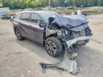 Czwarte zdjęcie samochodu z boku: 2024 TOYOTA HIGHLANDER XLE VIN:5TDKDRBH6RS552360 - miniatura
