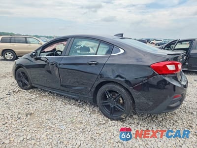 Drugie zdjęcie samochodu z przodu: 2017 CHEVROLET CRUZE LT VIN:1G1BE5SM9H7135268 - miniatura