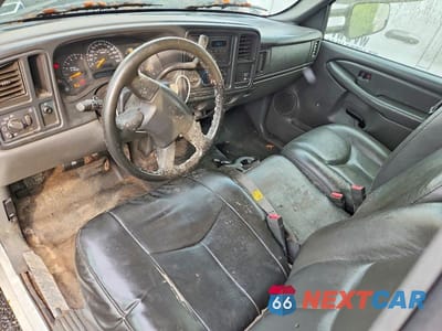 Zdjęcie 8 z 12 samochodu: 2005 CHEVROLET SILVERADO C2500 HEAVY DUTY VIN:1GBHC24U65E140670 - miniatura