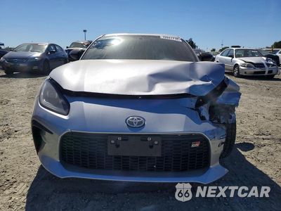 Piąte zdjęcie samochodu w środku: 2024 TOYOTA GR86 BASE VIN:JF1ZNBB15R9752088 - miniatura