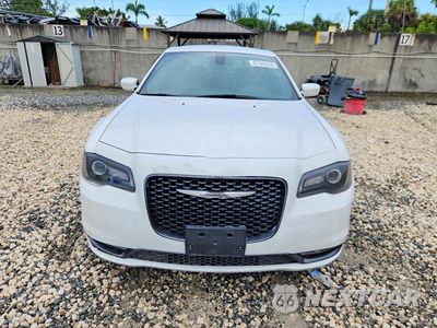 Piąte zdjęcie samochodu w środku: 2019 CHRYSLER 300 S VIN:2C3CCABG7KH635028 - miniatura