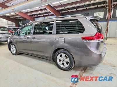 Drugie zdjęcie samochodu z przodu: 2012 TOYOTA SIENNA LE VIN:5TDKK3DC9CS250539 - miniatura