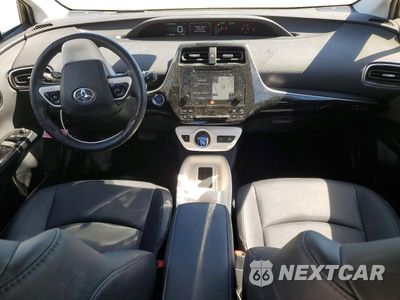 Zdjęcie 8 z 13 samochodu: 2016 TOYOTA PRIUS FOUR VIN:JTDKARFU4G3518612 - miniatura