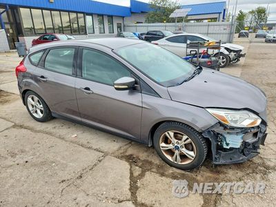 Czwarte zdjęcie samochodu z boku: 2014 FORD FOCUS SE VIN:1FADP3K26EL266339 - miniatura