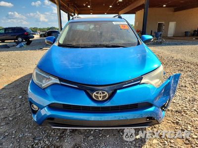 Piąte zdjęcie samochodu w środku: 2017 TOYOTA RAV4 XLE VIN:JTMWFREV3HD101622 - miniatura