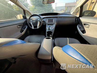 Zdjęcie 9 z 10 samochodu: 2012 TOYOTA PRIUS TWO VIN:JTDKN3DU0C5472800 - miniatura