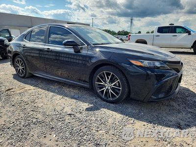 Czwarte zdjęcie samochodu z boku: 2024 TOYOTA CAMRY HYBRID SE VIN:4T1G31AK1RU621048 - miniatura