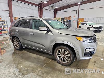 Czwarte zdjęcie samochodu z boku: 2013 KIA SORENTO SX VIN:5XYKWDA2XDG400159 - miniatura