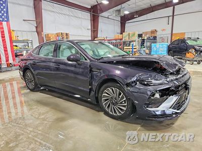 Czwarte zdjęcie samochodu z boku: 2025 HYUNDAI SONATA HYBRID SEL VIN:KMHL34JJ6SA130196 - miniatura